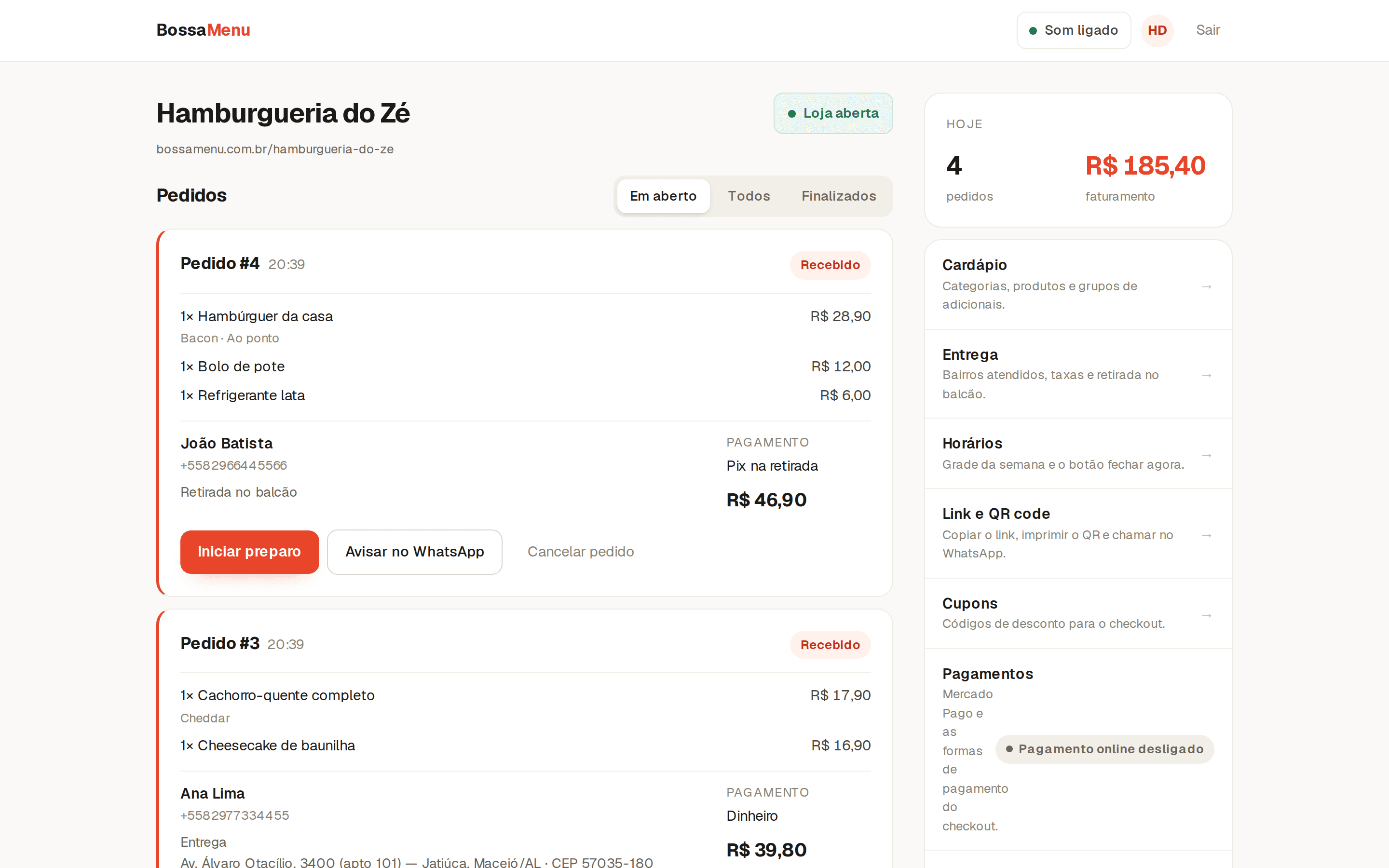Painel de pedidos do BossaMenu: pedidos recebidos com itens, cliente, pagamento e o botão de iniciar preparo, ao lado dos números do dia
